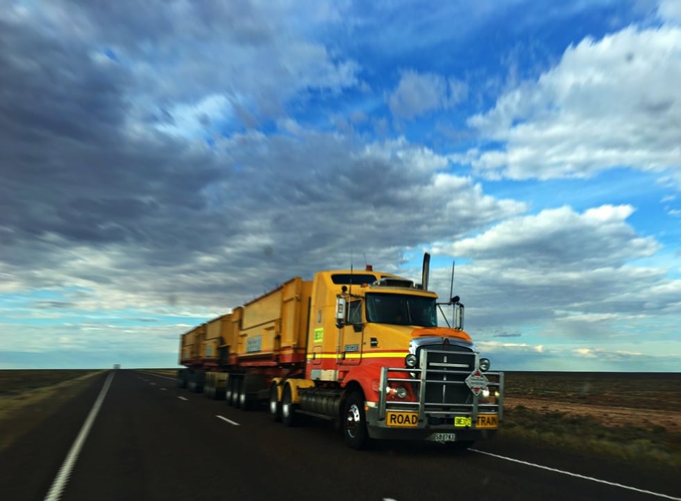 5 Reasons to Consider Becoming a Commercial Truck Driver