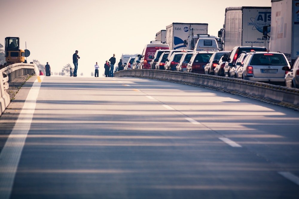 road with many cars