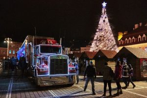 Semi Truck Christmas Decoration Ideas