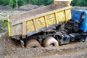 commercial dump trucks