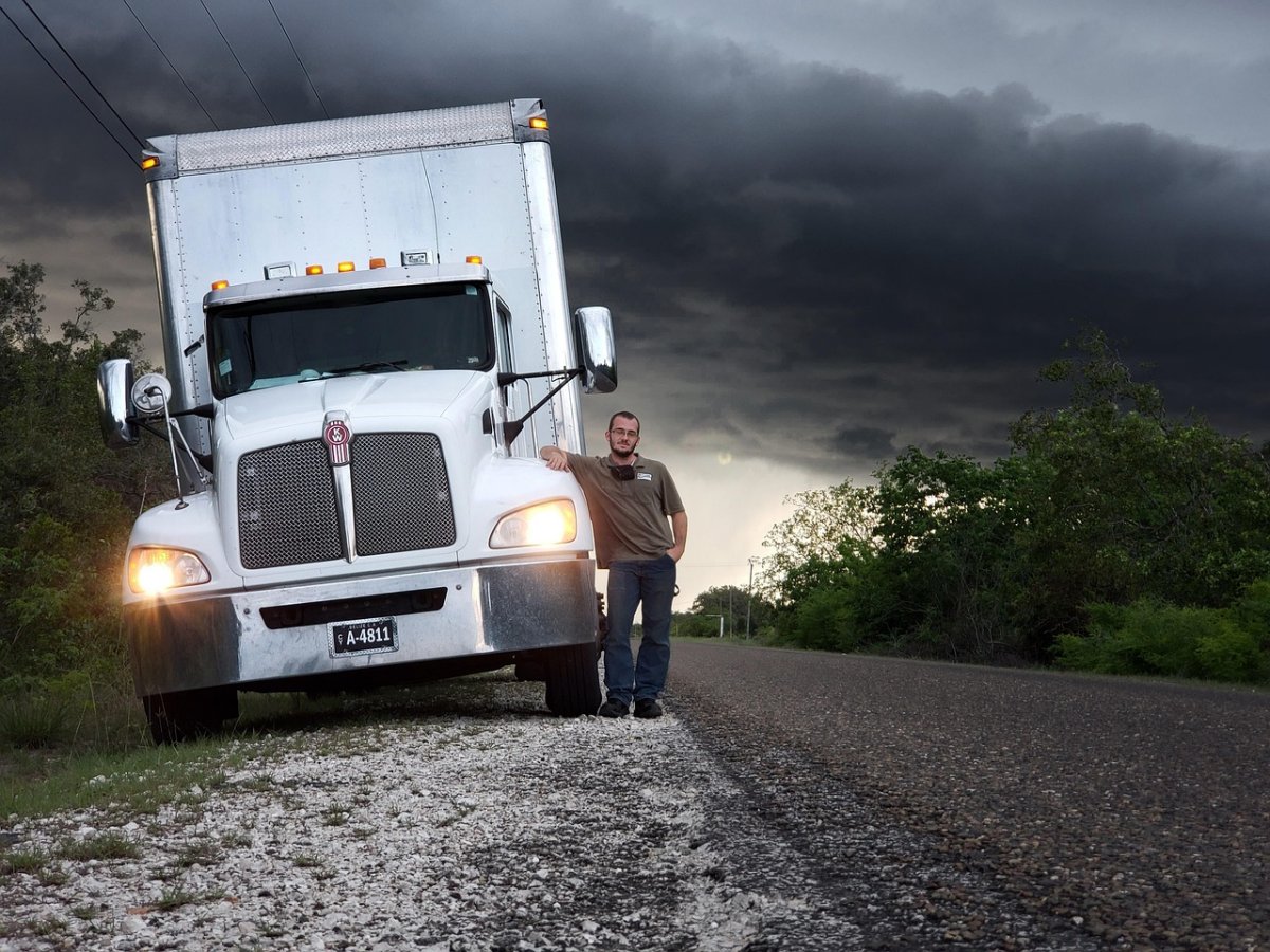 driver-7695071_1280