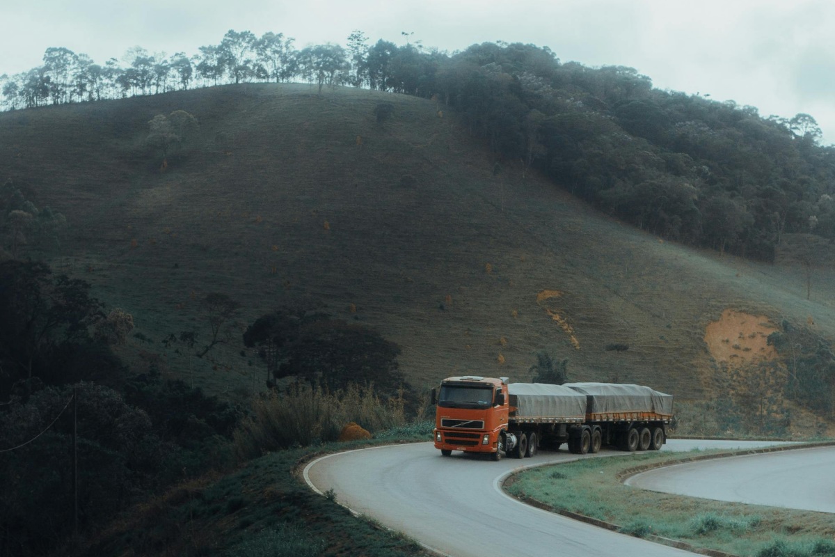 Tariffs, Inflation, and Regulations_ What’s Ahead for Commercial Vehicle Financing 1