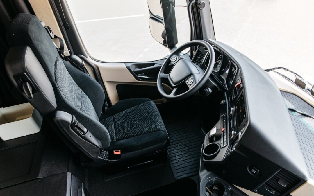 20 Must-Have Semi Truck Interior Accessories for Comfort and Efficiency