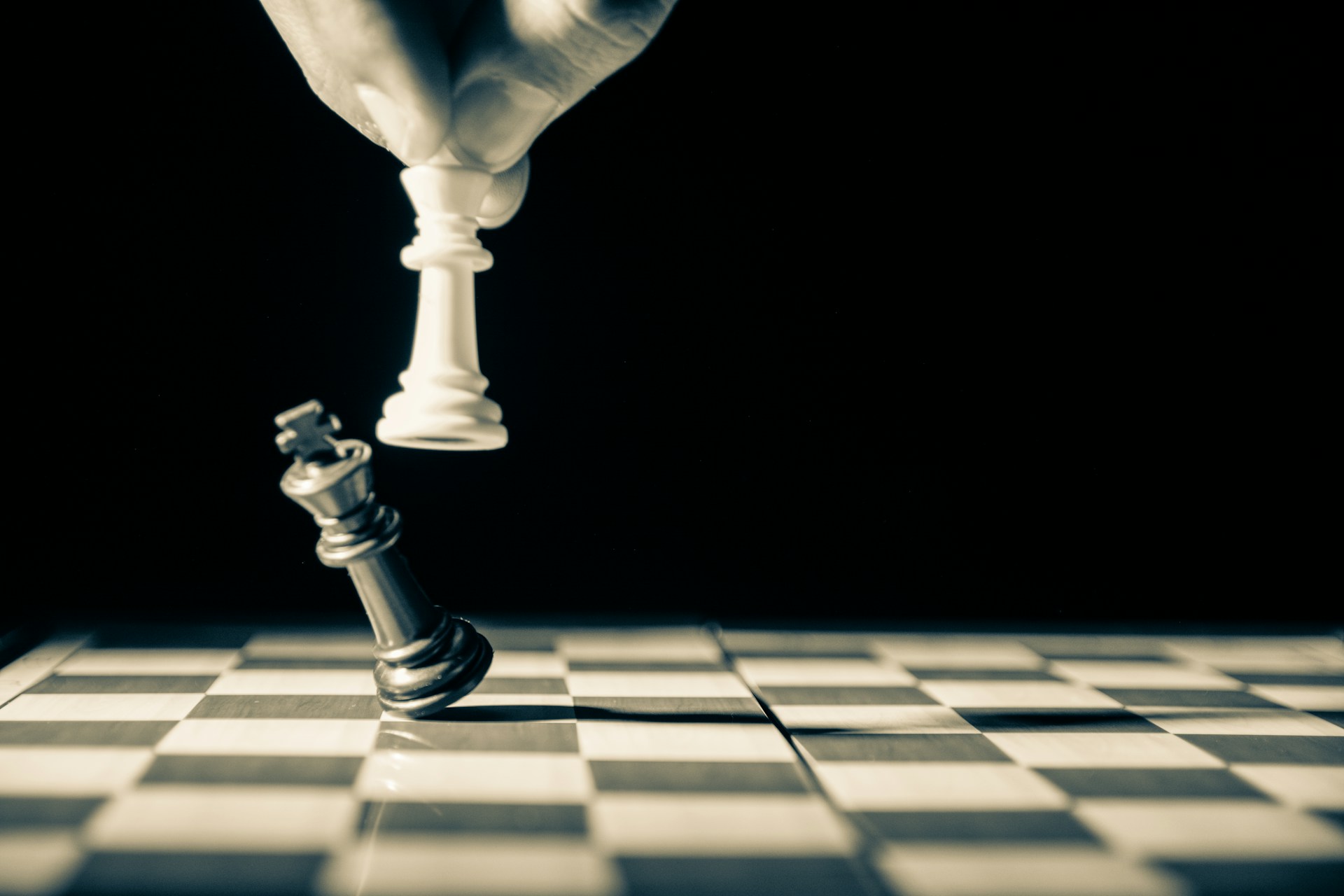 Chess piece knocking down king, symbolizing risk management strategy